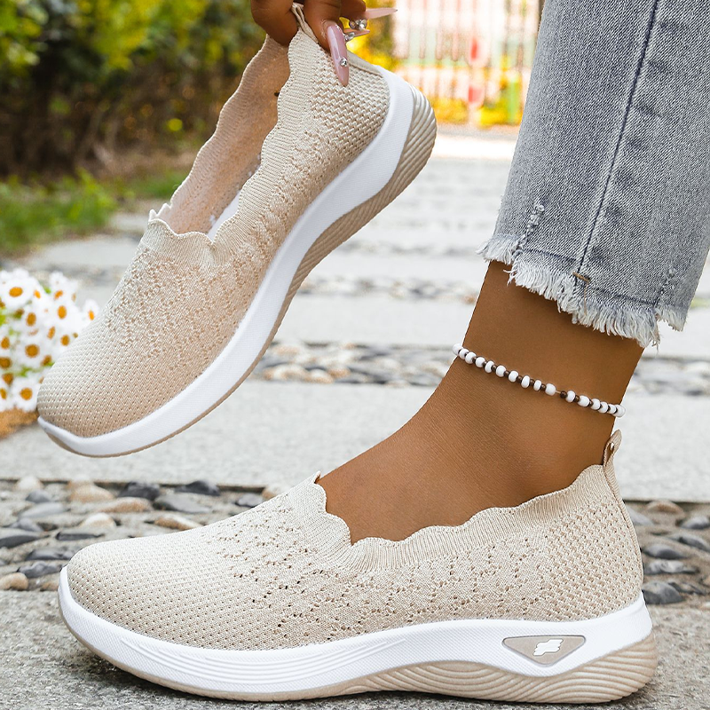 GINA | LIGHTWEIGHT &amp; COMFORTABLE WALKING SNEAKERS