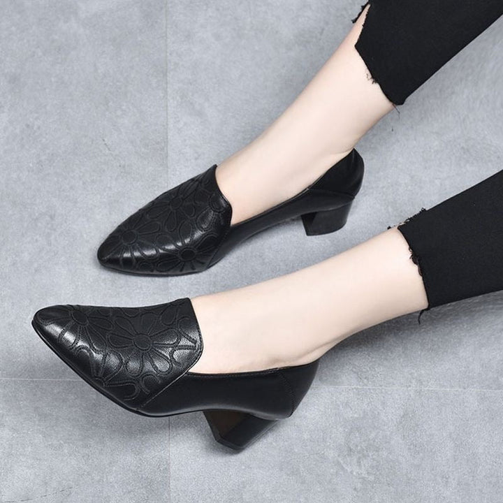 ESTENNA | SOFT VEGAN LEATHER EMBROIDERED PUMPS
