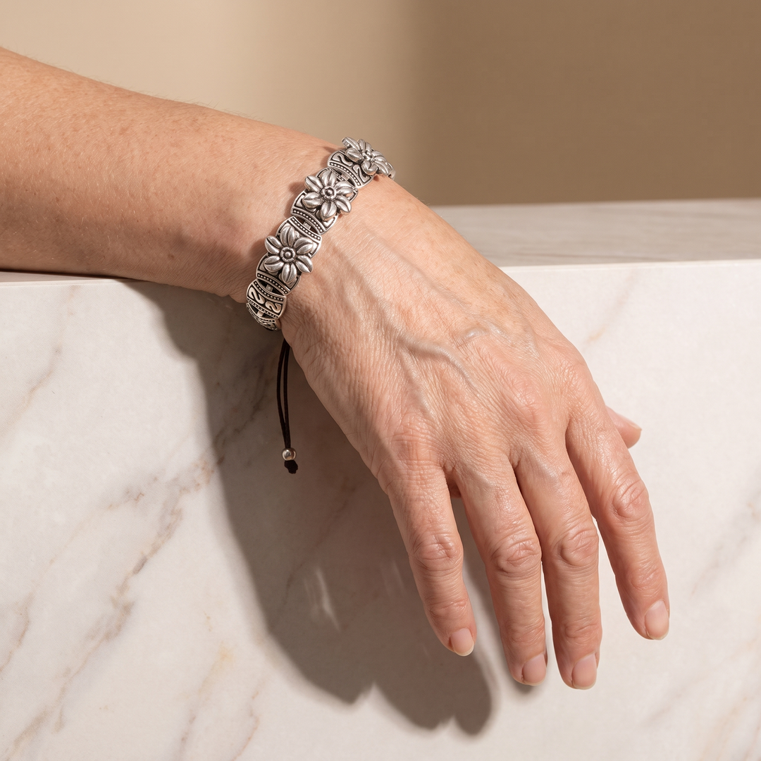 LAVINIA | CARVED DAISY BEAD CORD BRACELET